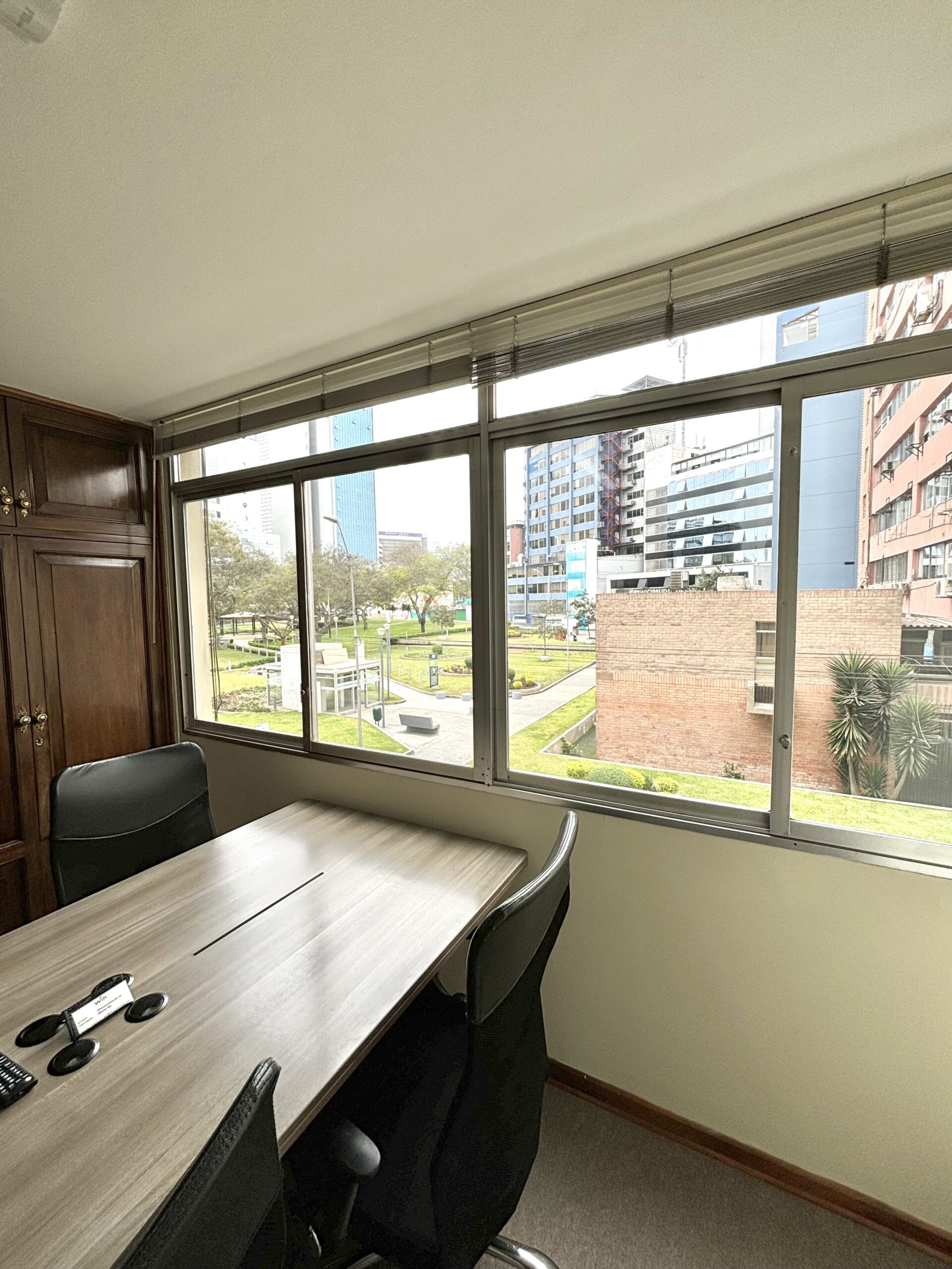 Oficina privada para equipo Lima Coworking — 3 a 4 personas
