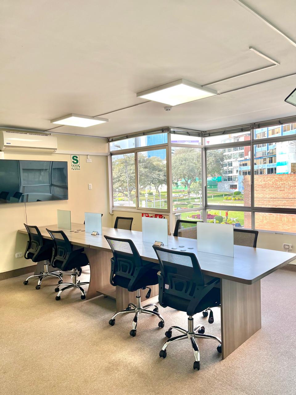 Sala de trabajo coworking Lima